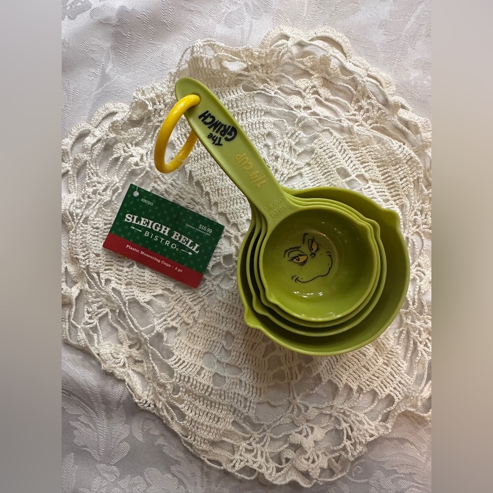 The Grinch Measuring Cups - Picture 2 of 3